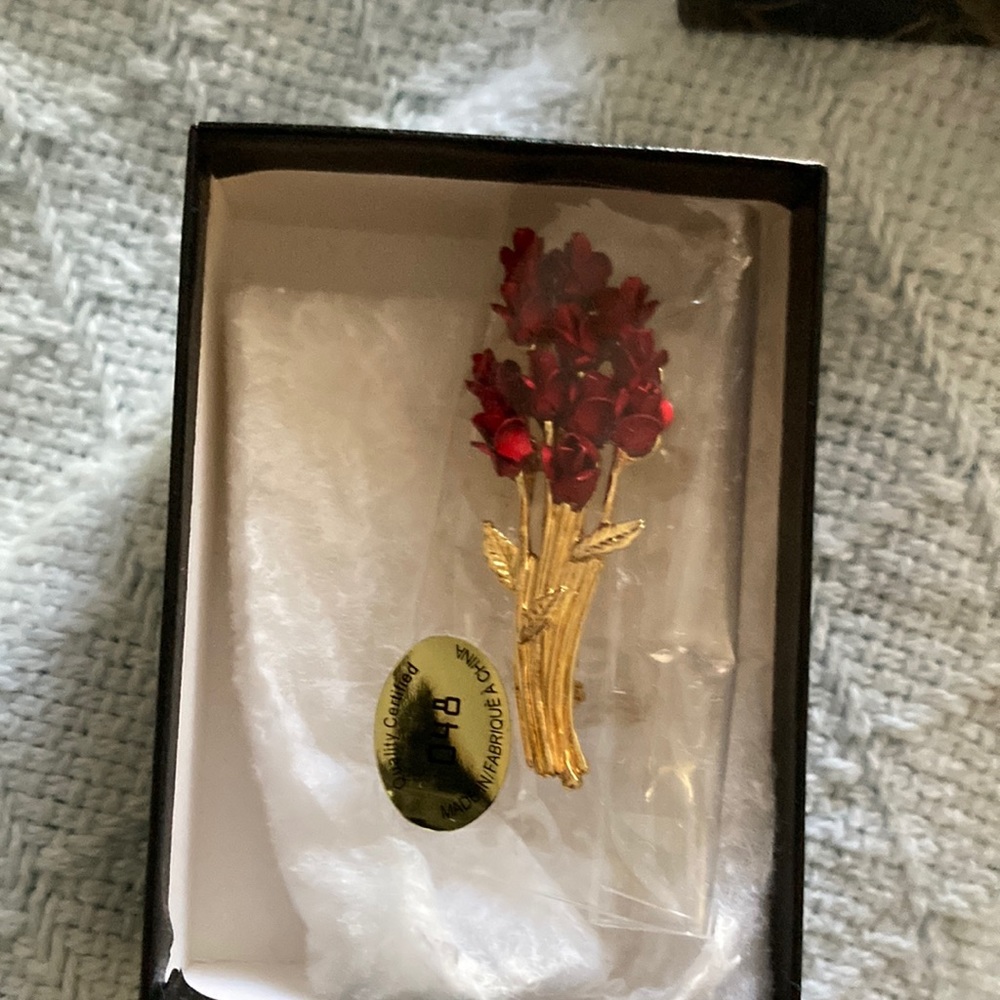 Costum jewelry 2” pin